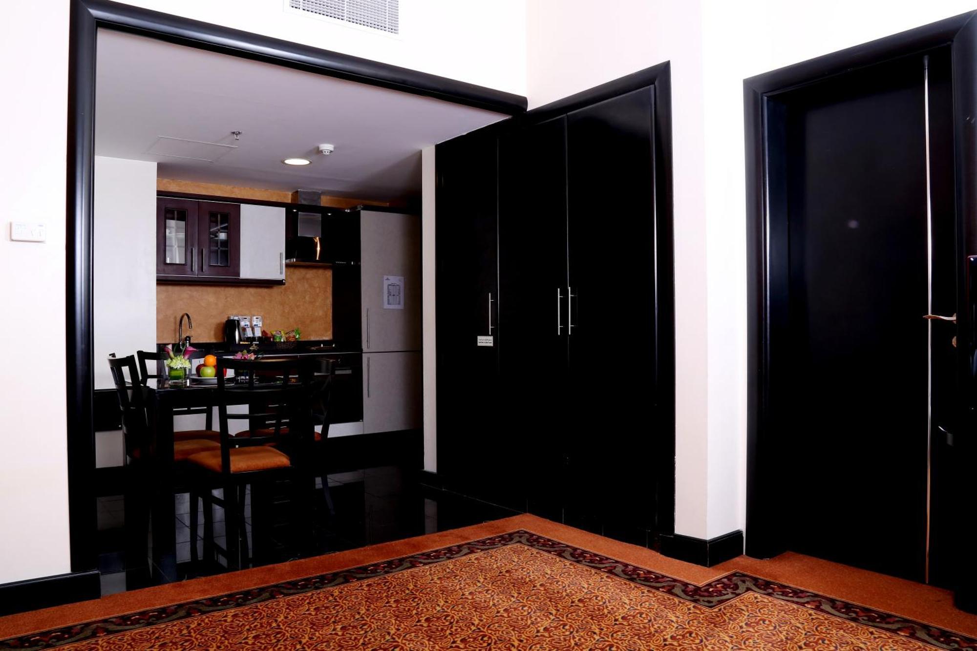 Royal Grand Suite Hotel Sardzsa Kültér fotó